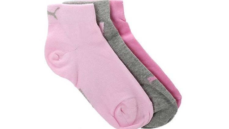 Tidak ada kaus kaki yang tertinggal Beberapa tips dari nenek bisa saja bikin pengasuhan anak lebih mudah lho, Bun. Lima tips ini contohnya.