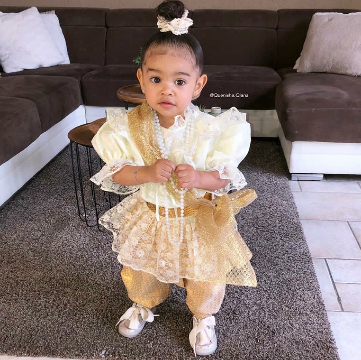 Hai Bunda, kenalan yuk sama Quenisha Qiana, si rambut keriting yang menggemaskan. (Foto: Instagram/quenisha.qiana)