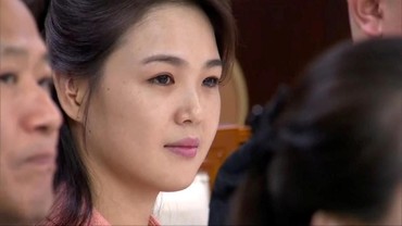 img-title Setahun Menghilang, Keberadaan Istri Kim Jong Un Dipertanyakan