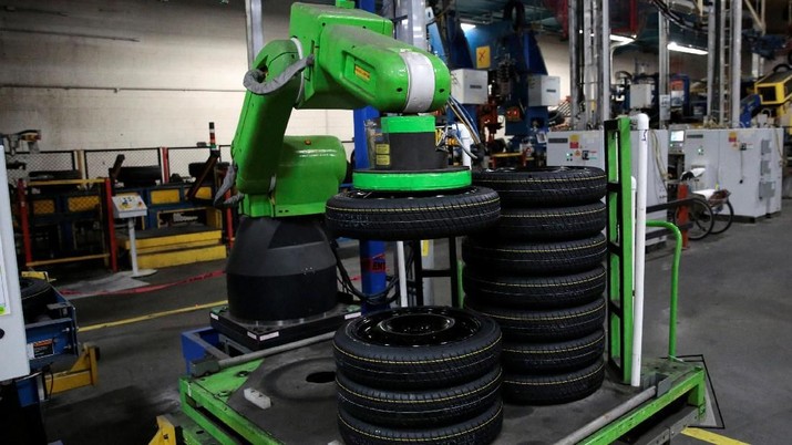 Pabrik ban juga bersiap penggunaan robot.