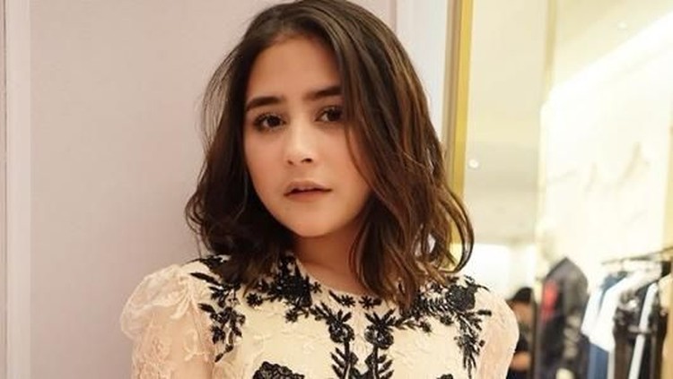 Prilly Latuconsina menangis mengenang masa susah dalam hidupnya. Rela kerja sampai subuh hingga naik angkot dan becak saat masih hidup susah.