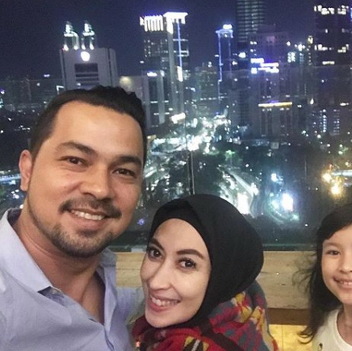 <p>Happy family! (Foto: Instagram @djorghisultan)</p>