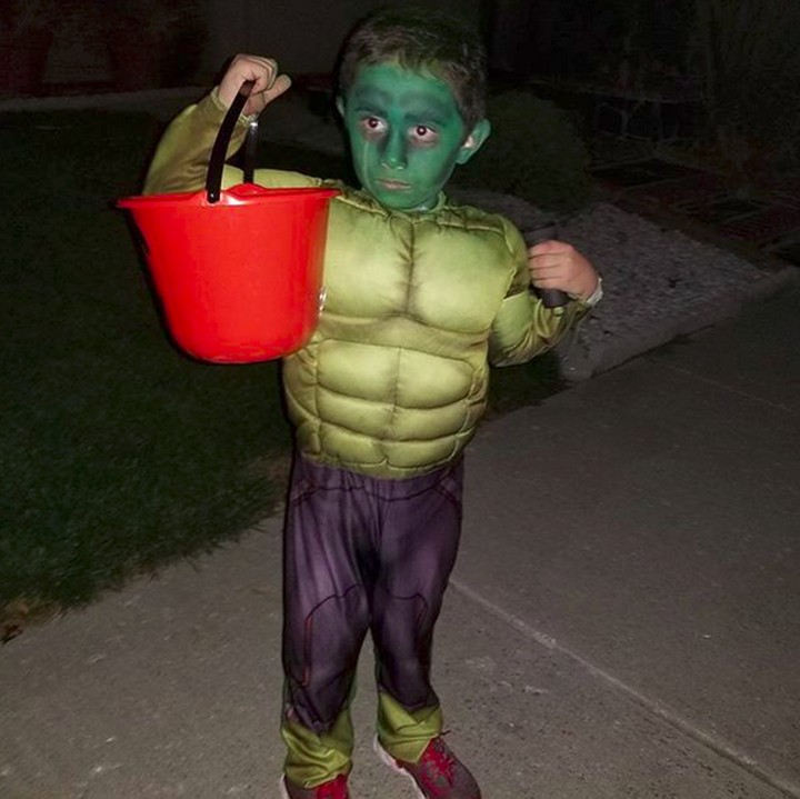 Waduh, Hulk mau ke mana nih? Kok bawa-bawa ember. (Foto: Instagram/ @shaejayy)
