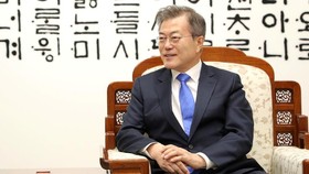 Perang Dagang Jepang vs Korsel, Moon Jae-in Isyaratkan Damai