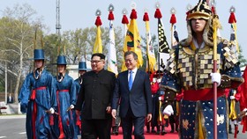 Korut Tak Siarkan Momen Pertemuan Kim Jong-un dan Moon Jae-in