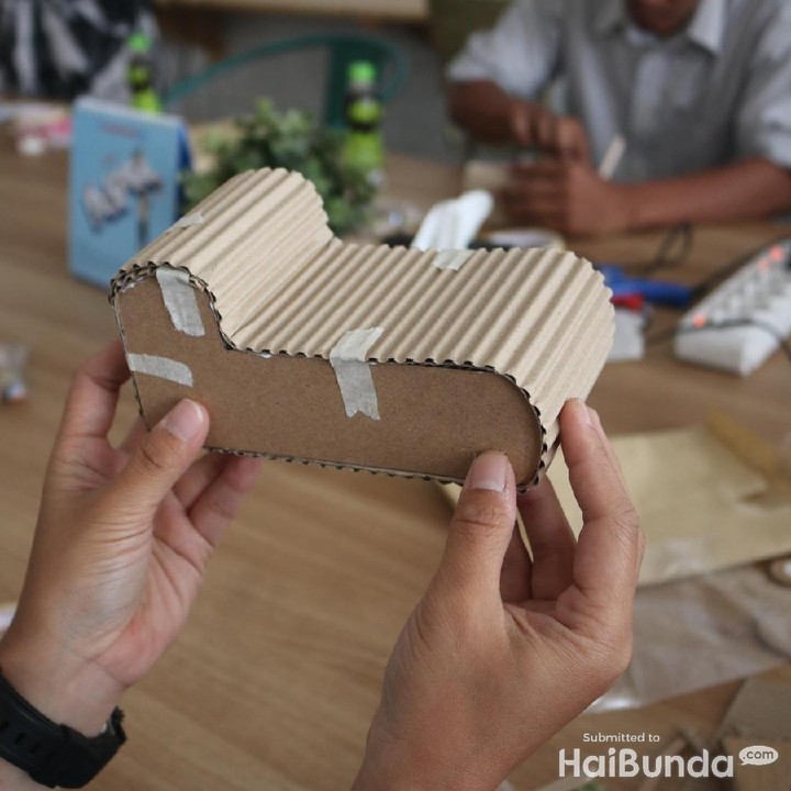 <p>Voila! Salah satu mainan buatan Bunda udah mau jadi nih.</p>