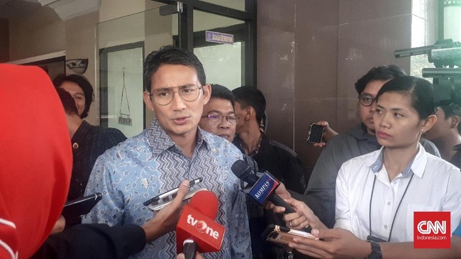 Wagub DKI Sandiaga Uno menduga video intimidasi oleh massa #2019GantiPresiden adalah hoaks karena ajang Car Free Day tidak mengizinkan kegiatan politik.