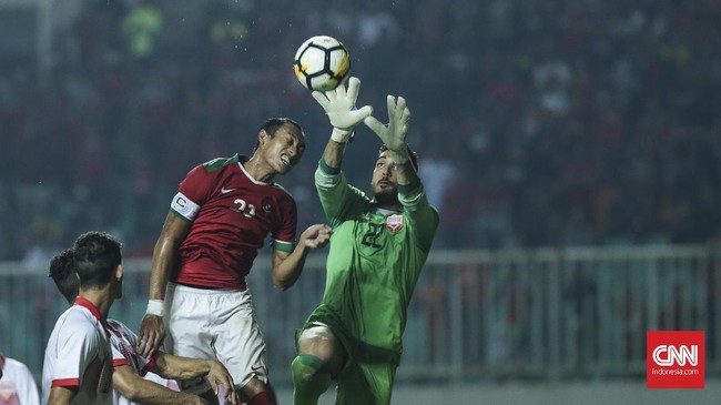Kapten Timnas Indonesia U-23 Hansamu Yama Pranata mencoba menguatkan masyarakat Surabaya terkait aksi teror bom yang terjadi dalam dua hari terakhir.