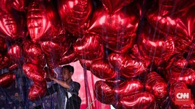 Ledakan balon gas saat Peringatan Hari Koperasi di Klungkung, Bali, melukai 11 orang. Korban dievakuasi ke RSUD.