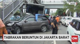 Tabrakan Beruntun, Bus, Mobil & Satu Sepeda Motor di Jakbar