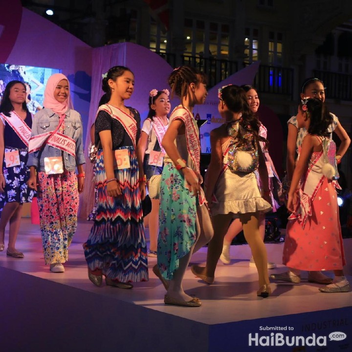 Ini para finalis Miss Kidzania Indonesia 2018. Nggak cuma diajari modelling, mereka juga diberi pelatihan sosial lho.