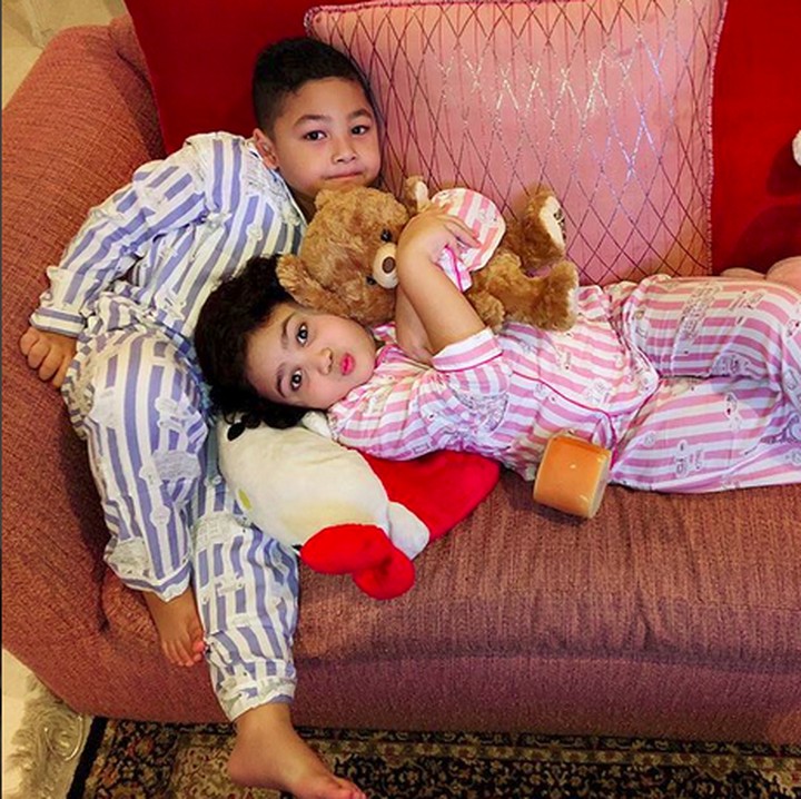 <p>Lihat foto kakak adik yang satu ini bikin gemas maksimal! (Foto: Instagram/ @krisdayantilemos)</p>