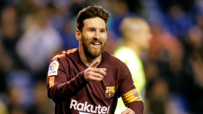 Lionel Messi mencetak tiga gol ke gawang Deportivo La Coruna yang membantu Barcelona menang 4-2 sekaligus memastikan gelar juara La Liga.