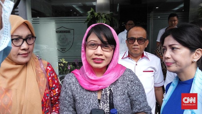 Anak korban dugaan intimidasi di car free day oleh massa #2019GantiPresiden berinisial D disebut tak takut diperiksa kepolisian dan mendapat 17 pertanyaan.
