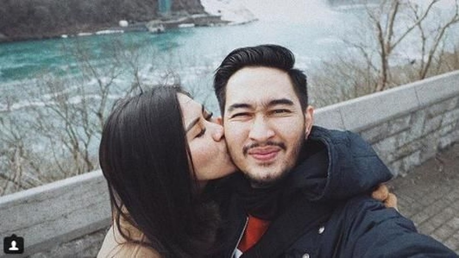 Syahnaz dan Jeje saat berbulan madu.