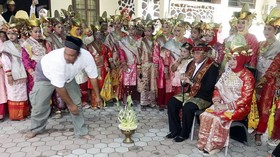 Edy Rahmayadi Disambut Masyarakat Natal