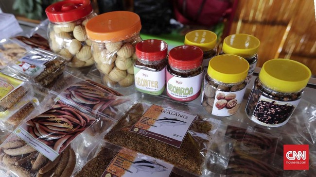 Pelemahan nilai tukar rupiah terhadap dolar Amerika Serikat (AS) berpotensi mendongkrak harga makanan dan minuman olahan usai Lebaran.