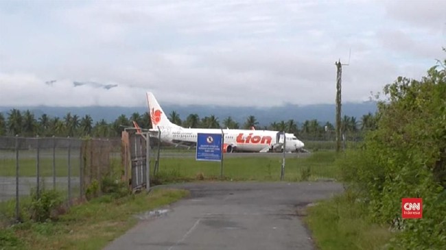 Pesawat Lion Air yang tergelincir di bandara Gorontalo berhasil dievakuasi sehingga bandara bisa kembali beroperasi normal pada Rabu pukul 05.00 WITA.