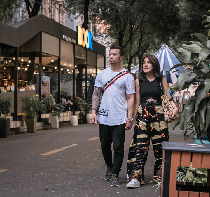 Kemesraan Ivy Batuta dan Suami yang Sudah 9 Tahun Menikah