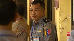 VIDEO: Bersaksi Wartawan Reuters Dijebak, Polisi Dipenjara