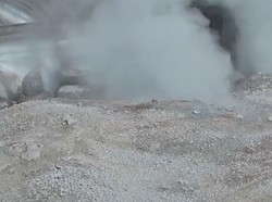 Masuki Taman Nasional Tanpa Izin Saat Lockdown, Wanita Ini Jatuh ke Kawah