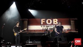 Fall Out Boy Manjakan Penggemar di Singapura