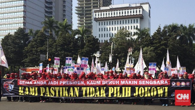 Sejumlah pasal dalam Perpres Nomor 20 Tahun 2018 tentang TKA mendapat sorotan karena dianggap membuka pintu lebar bagi pekerja asing bekerja di Indonesia.