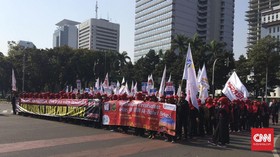Massa Buruh Bubar, Jalan Medan Merdeka Kembali Dibuka