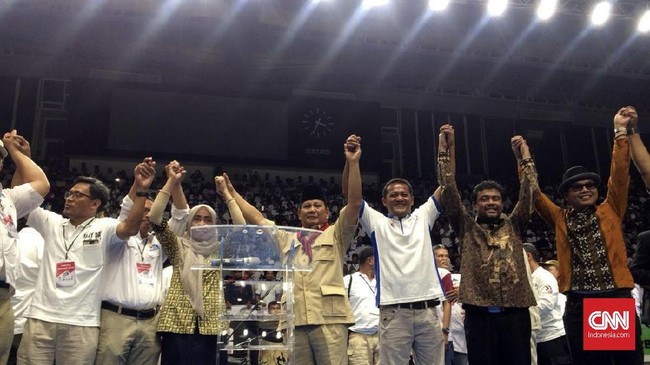 Kepada Ketua KSPI Said Iqbal, Ketua Umum Prabowo Subianto mengaku merinding melihat sambutan ribuan peserta Hari Buruh Internasional, di Istora Senayan.