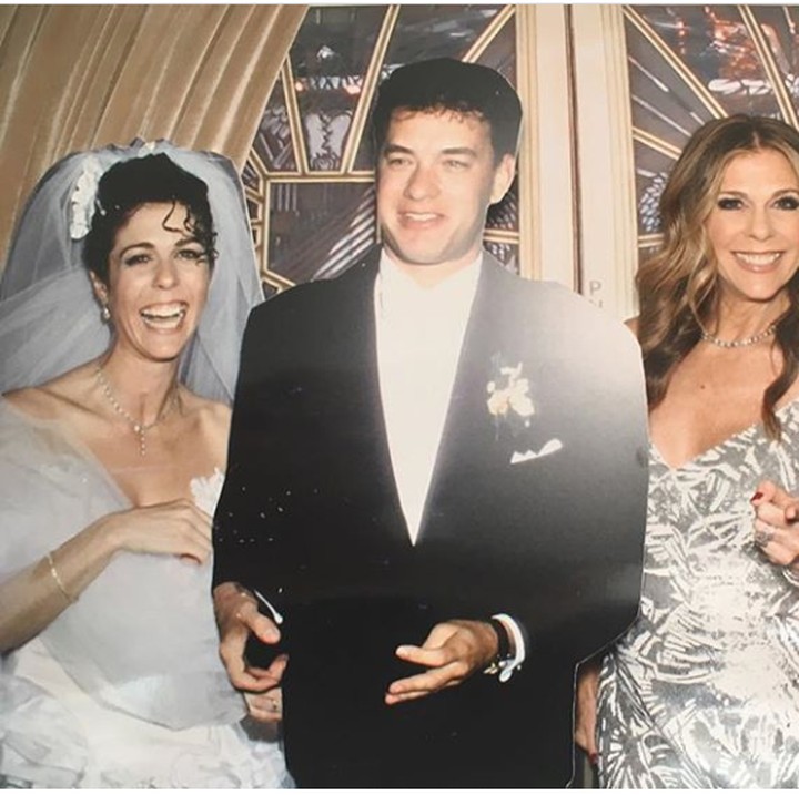 <p>30 April 2018 adalah hari istimewa buat Tom Hanks dan istrinya, Rita Wilson, Bun. Ya, di hari itu, pernikahan mereka genap berusia 30 tahun. (Foto: Instagram @ritawilson)</p>