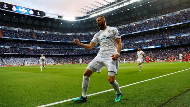 Striker Karim Benzema menyamai rekor gol Lionel Messi di semifinal Liga Champions setelah membawa Real Madrid lolos ke final Liga Champions.