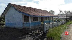 VIDEO: Perahu Jadi Sarana Mencapai SD Terpencil di Cilacap