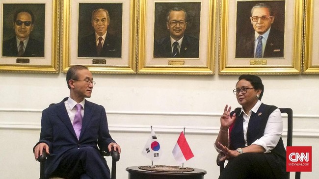Menlu RI Retno Marsudi mengatakan pemerintah berencana mengundang seluruh kepala negara peserta Asian Games, termasuk pemimpin Korut dan Korsel.