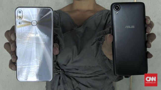 Asus baru saja memperkenalkan dua ponsel barunya yakni Zenfone 5 dan Zenfone Live L1. Kedua ponsel ini menargetkan segmen berbeda, berikut spesifikasinya.