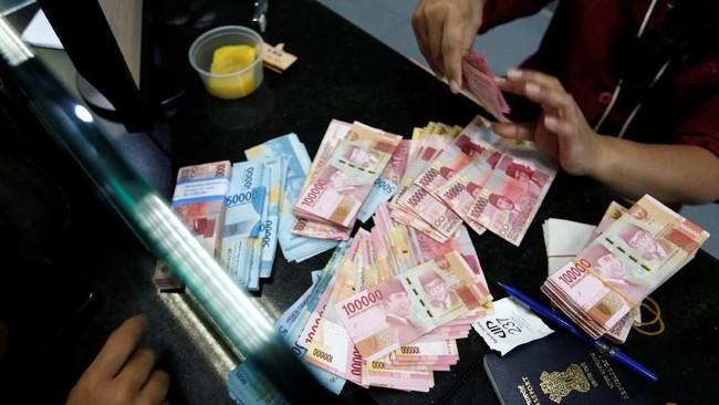 Nilai tukar rupiah berhasil ditutup menguat 0,53 persen atau 76 poin ke posisi Rp14.133 per dolar Amerika Serikat (AS) pada hari ini, Kamis (24/5).