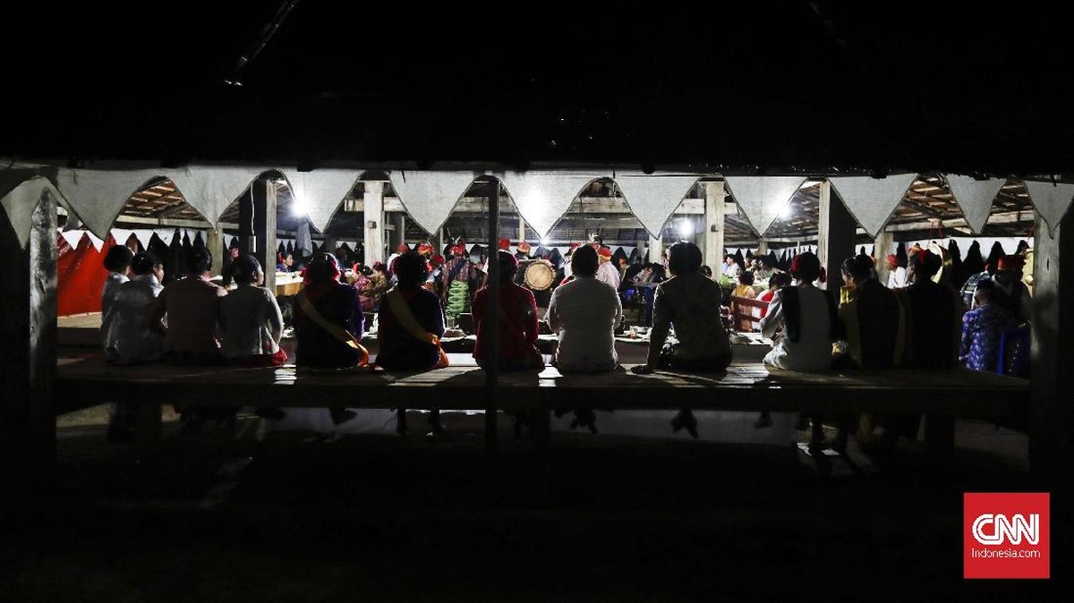 FOTO: Oram Sasadu, Wujud Syukur Panen Raya