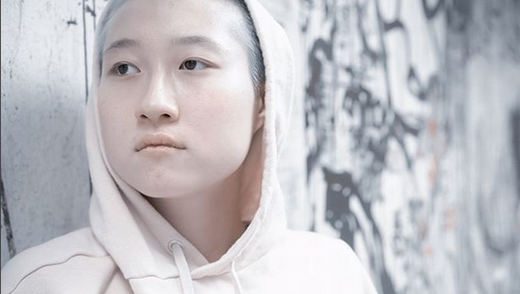 Ini Dia anak Jackie Chan, Etta Ng Chok Lam yang Tak di Akui Ayahnya