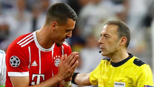 Sandro Wagner memutuskan pensiun dari timnas Jerman setelah tidak mendapat panggilan dari pelatih Joachim Loew untuk berlaga di Piala Dunia 2018.