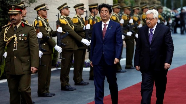 PM Shinzo Abe menegaskan Jepang tak berniat mengikuti langkah Amerika mengakui Yerusalem sebagai ibu kota Israel.