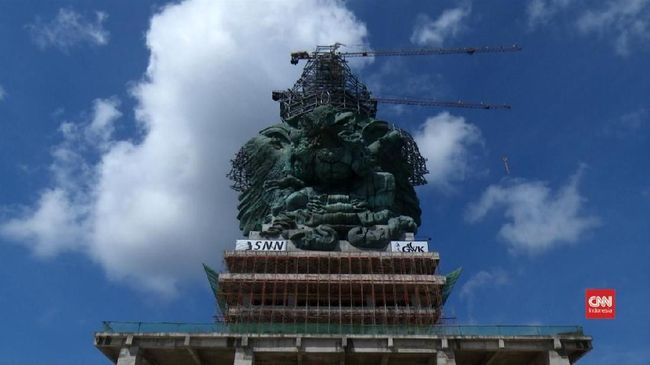 Gubernur Bali Made Mangku Pastika berharap patung Garuda Wisnu Kencana (GWK), yang mendekati tahap penyelesaian, nantinya bisa menjadi kebanggaan Indonesia.
