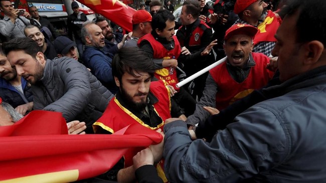 Polisi Istanbul mengatakan telah menahan 127 orang dari berbagai daerah yang berusaha mengadakan demostrasi ilegal untuk merayakan Hari Buruh di Turki.