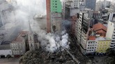 FOTO: Dampak Kebakaran Dahsyat Gedung 22 Lantai di Brasil Sebuah gedung 22 lantai di Brasil dilalap api hingga roboh. Ratusan tunawisma yang menghuni gedung terbengkalai itu kini mesti mencari atap baru untuk berteduh.