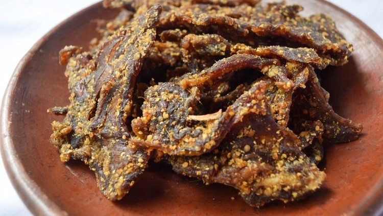 Jika Bunda berencana untuk membuat dendeng sapi, Bunda bisa ikuti tips menggoreng dendeng sapi berikut ini. Tentu agar dendeng lebih krispi.