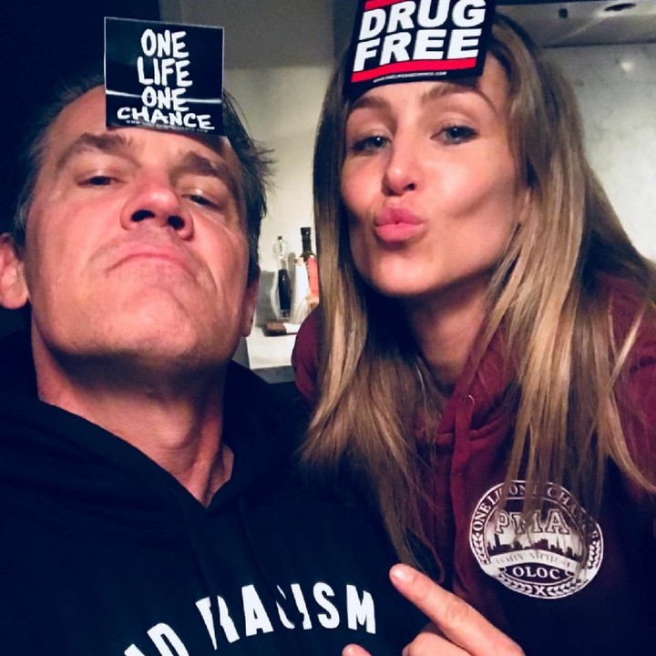<p>Ya, Josh adalah ayah dan suami yang keren. (Foto: Instagram/joshbrolin)</p>
