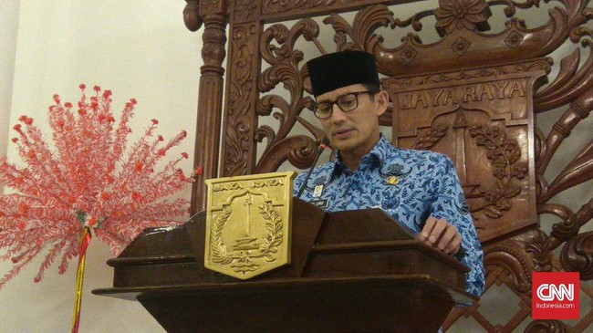 Wagub DKI Jakarta Sandiaga Uno mengaku khawatir jika OK OCE yang telah memiliki puluhan ribu warga terdaftar sebagai peserta terus berjalan tanpa payung hukum.