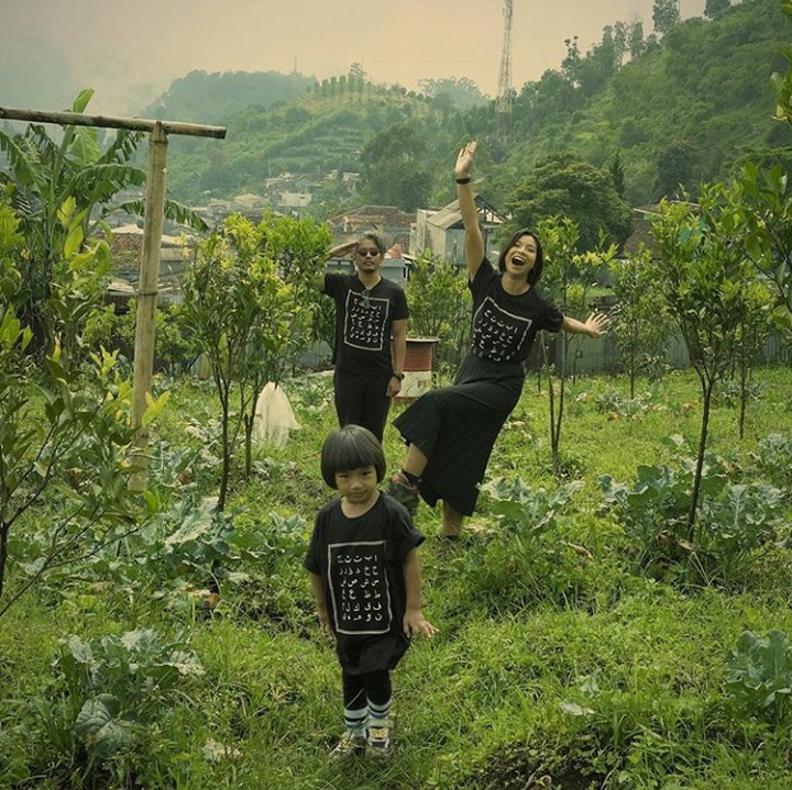 <p>Wah, bajunya kembaran. Gemas banget! ( Foto: Instagram @ shareefadaanish)</p>