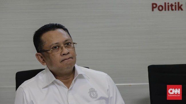 Ketua DPR Bambang Soesatyo meminta Kemenkumham mengevaluasi jumlah sipir dalam rutan atau lapas menyusul insiden di Rutan Mako Brimob, Kelapa Dua, Depok.