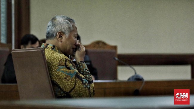 Bekas Dirjen Perhubungan Laut Kemenhub Antonius Tonny Budiono mengaku menerima suap Rp2,3 miliar dalam kasus proyek pengerukan pelabuhan.