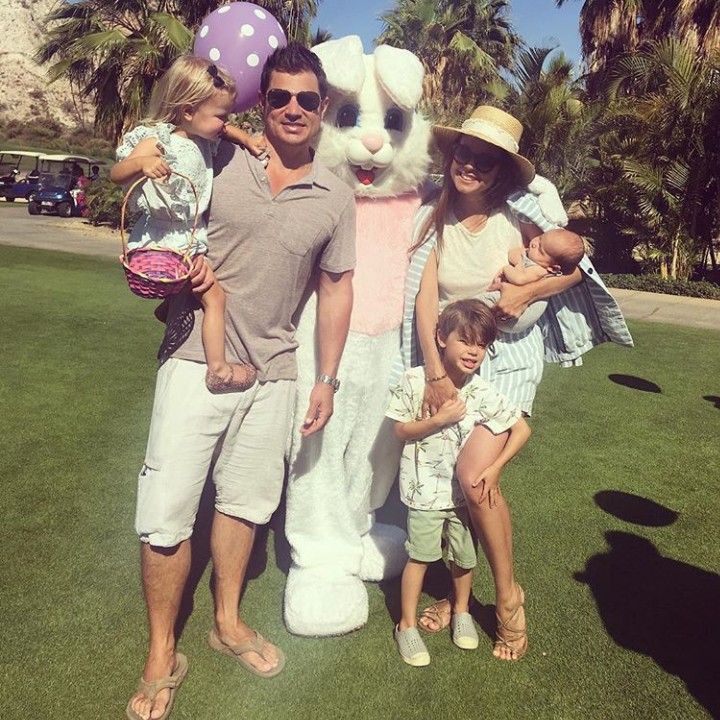 <p>Personel lengkap keluarga Nick Lachey. Ada ketiga anak yakni Phoenix Robert Lachey, Camden John Lachey, Brooklyn Elisabeth Lachey, serta sang istri Vanessa Minnillo. (Foto: Instagram @nicklachey)</p>