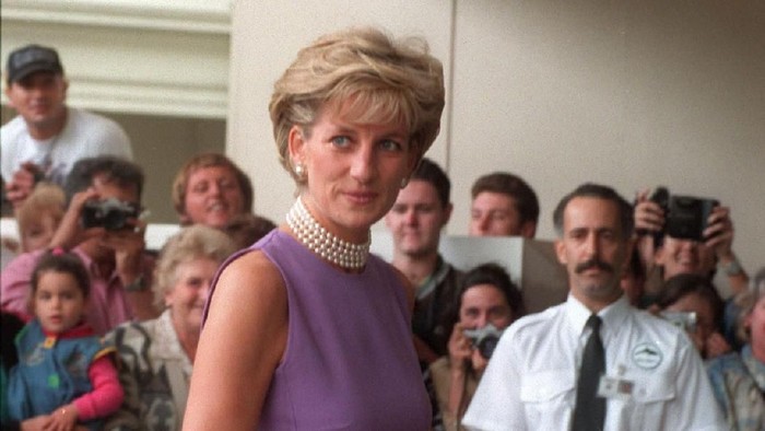 NOV1996 1996 - PRINCESS DIANA AT THE VICTOR CHANG CARDIAC RESEARCH INSTITUTE , SYDNEY,  AUSTRALIA. (Photo by Patrick Riviere/Getty Images)